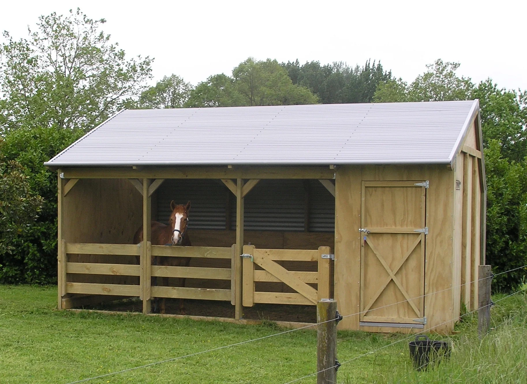 Horse Shelter with single tack shed - Image 4