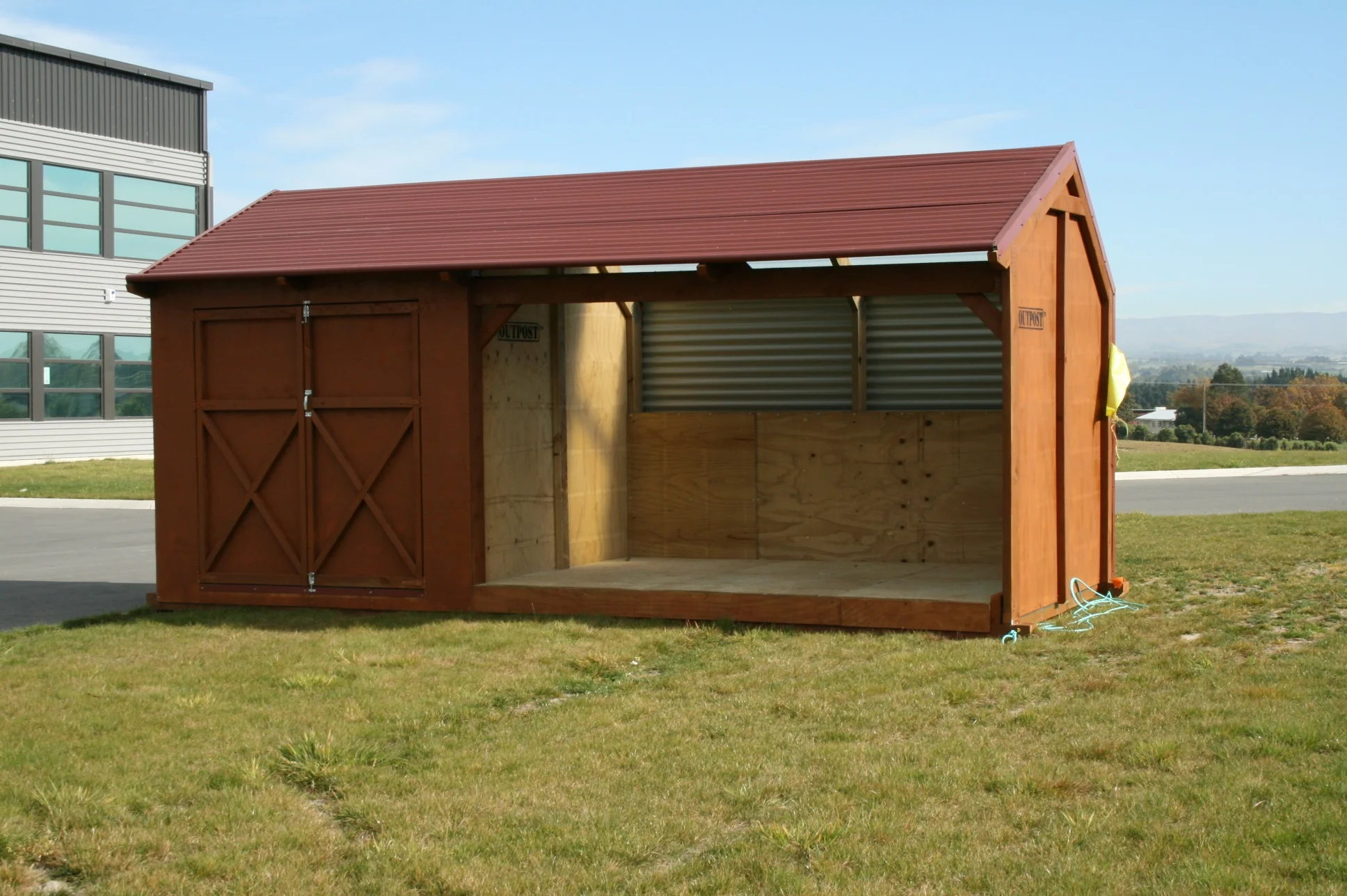 Pony Shelter with double tackroom - Image 3